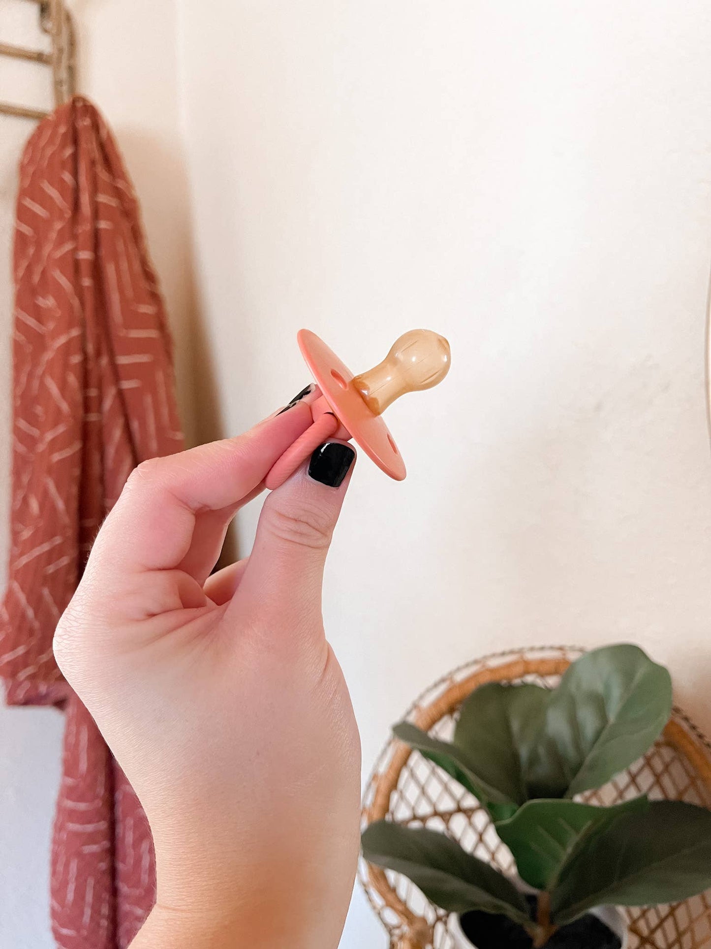 Itzy Soother™ Natural Rubber Pacifier Set (2-Pack) – Blossom & Rosewood