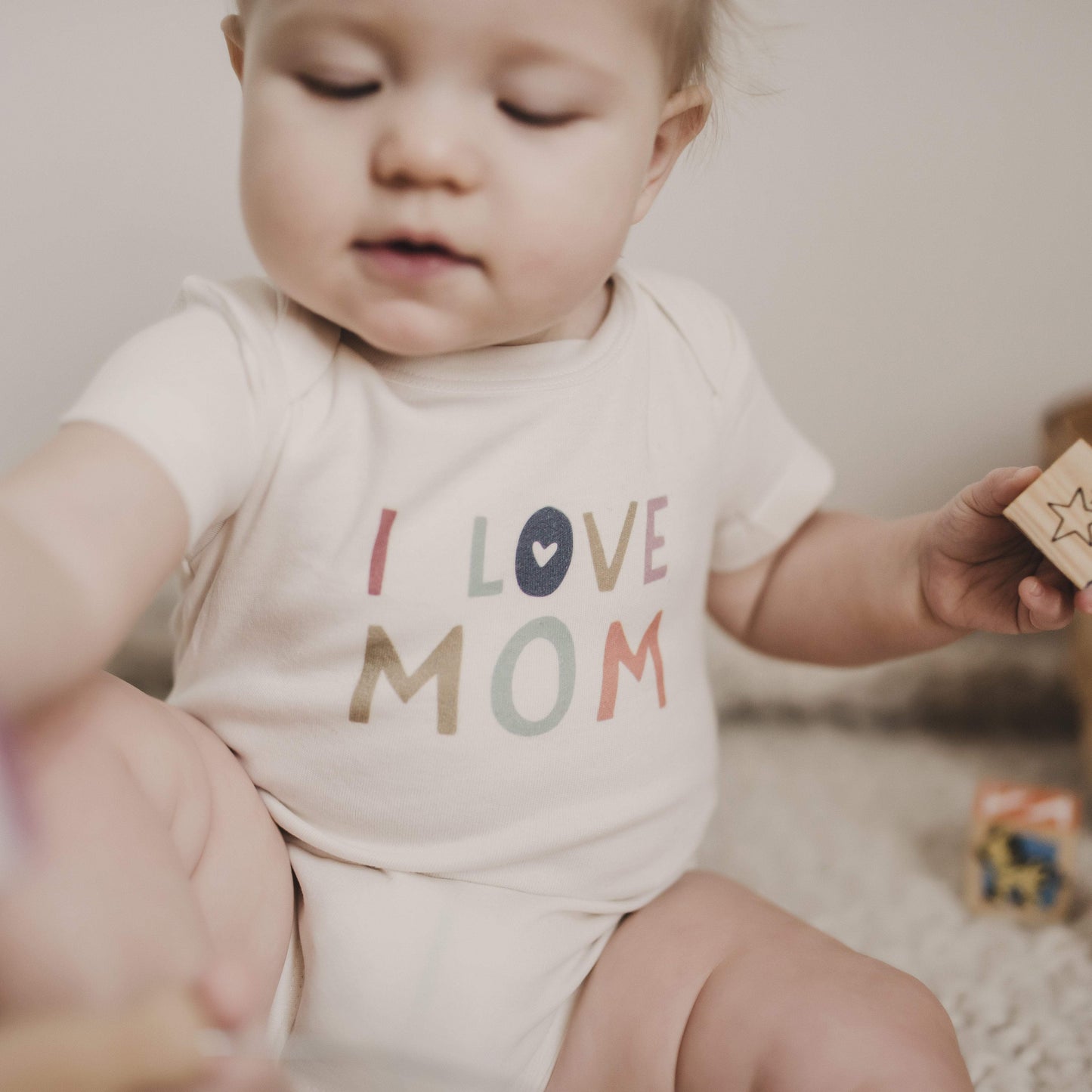 Love Mom Bodysuit – Organic Cotton Baby Onesie