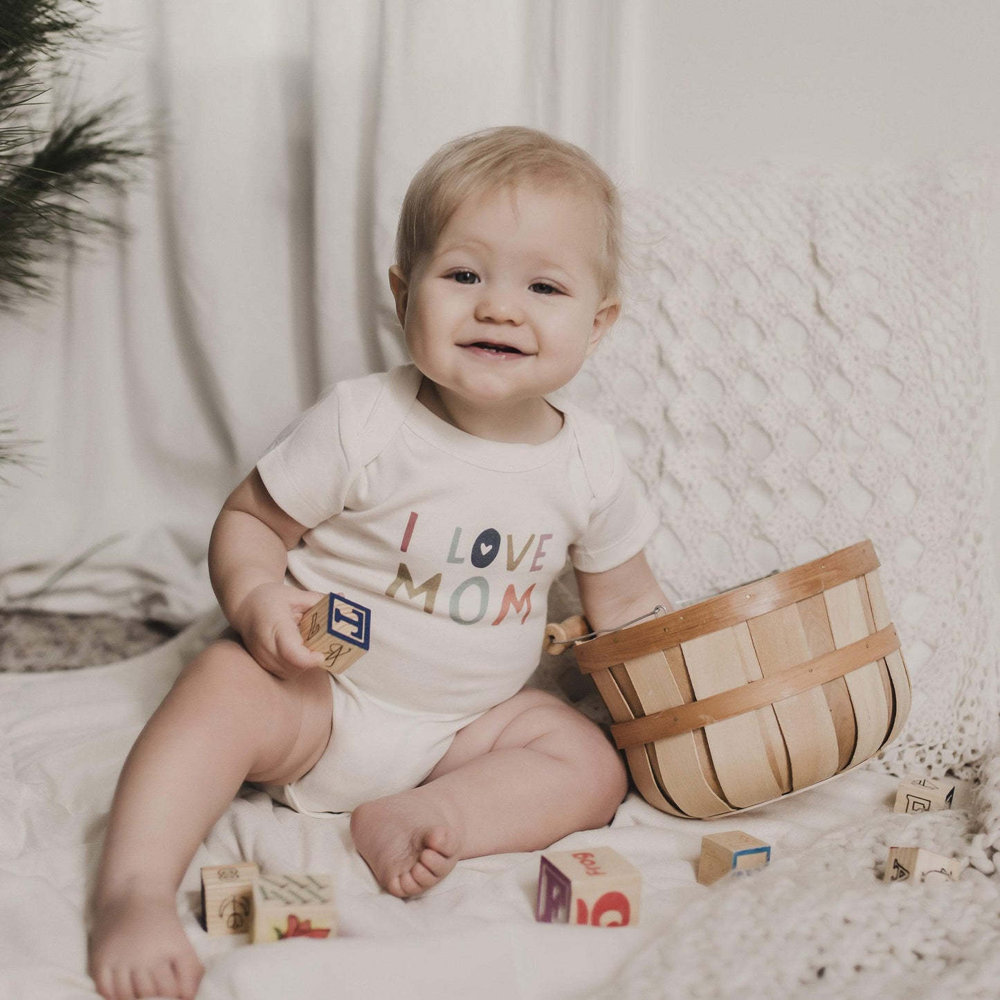 Love Mom Bodysuit – Organic Cotton Baby Onesie